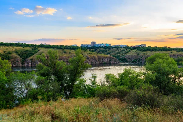Zaporizhia, Ukrayna 'daki Dinyeper Nehri manzarası