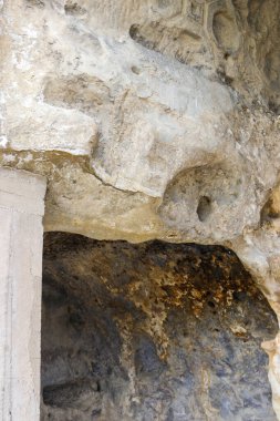 Kafkasya dağlarındaki eski mağara şehri Uplistsikhe, Georgia