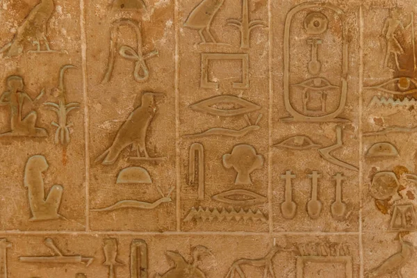 Oude Egyptische Hiërogliefen Gekerfd Stenen Muur — Stockfoto