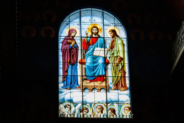 Βιτρό Παράθυρο Που Απεικονίζει Τον Ιησού Την Παναγία Και Τον — Φωτογραφία Αρχείου