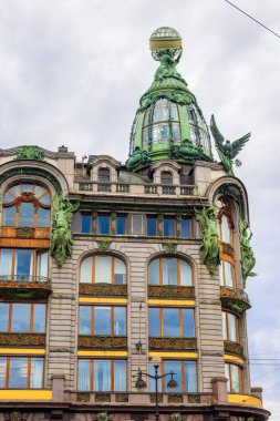 Şarkıcı evi ya da Rusya, St. Petersburg 'daki Nevsky Prospekt' teki House of Books. 1904 'te yapılmış.