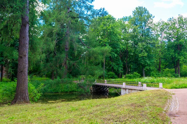 Puşkin (Tsarskoye Selo), Rusya 'da Catherine parkındaki küçük bir nehirde köprü.