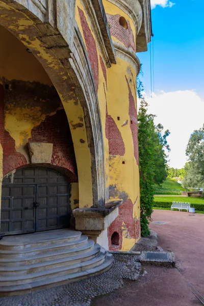 Torre Ruína Parque Catherine Tsarskoye Selo Pushkin Rússia — Fotografia de Stock