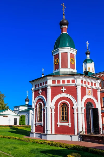 Murom, Rusya 'daki Şekil Değiştirme Manastırında Bayan Hayat Veren Baharın Şapeli