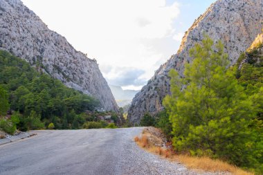 Türkiye 'deki Taurus dağlarında sarmal asfalt yol