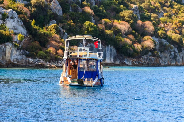 Turistfartyg Seglar Nära Gamla Sjunkna Staden Kekova Medelhavet Turkiet — Stockfoto