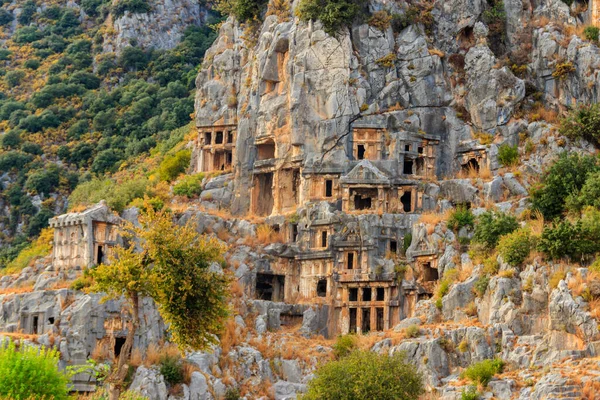 Antalya 'nın Demre kentindeki antik Myra kentine ait Lycian mezarları