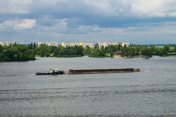 Barge Lebegő Dnyeper Folyó Ukrajnában — Stock Fotó