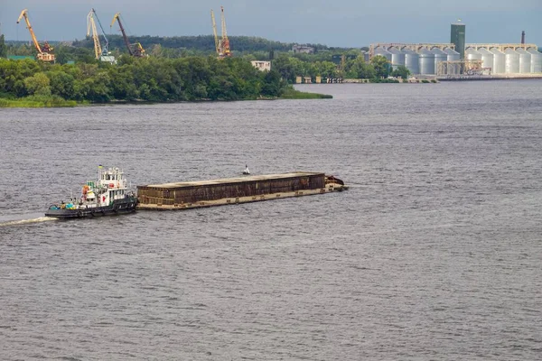 Barge Lebegő Dnyeper Folyó Ukrajnában — Stock Fotó