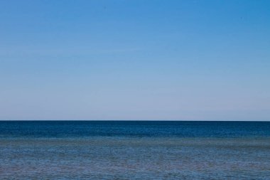 Yazın Azov Denizi manzarası