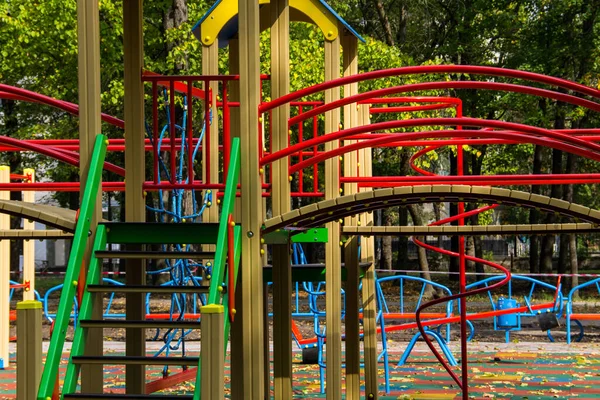 Kleurrijke Speeltoestellen Voor Kinderen Openbaar Park — Stockfoto