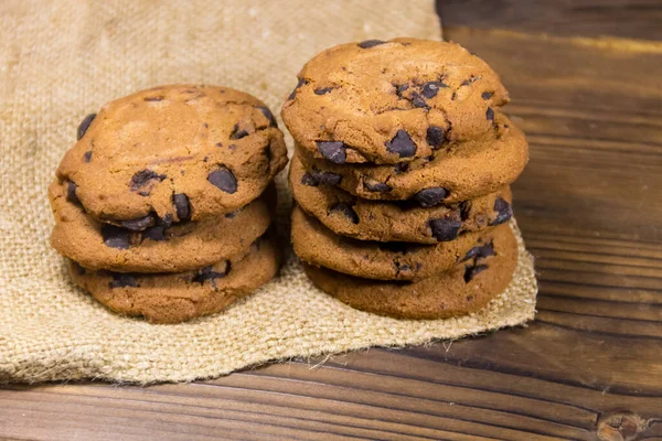 Choklad Chip Cookies Träbord — Stockfoto