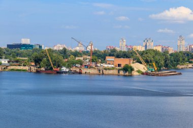 Kiev, Ukrayna 'daki nehir kargo limanı