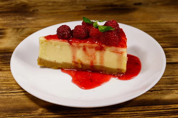 Leckeres Stück New Yorker Käsekuchen Mit Himbeeren Und Himbeermarmelade Einem — Stockfoto