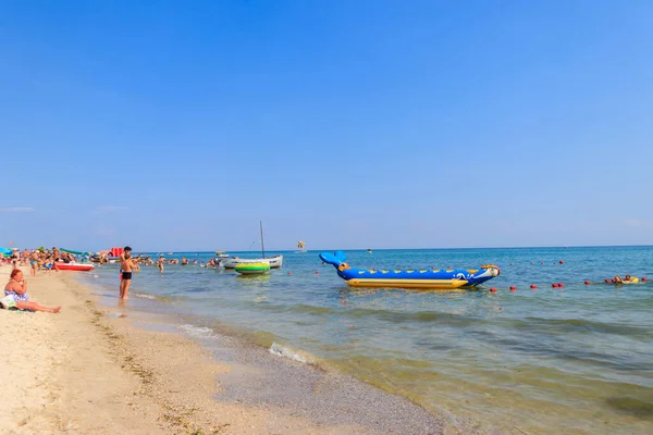 Lazurne Ukrayna Temmuz 2020 Lazurne Ukrayna Bilinmeyen Insanlar Karadeniz Eğleniyor — Stok fotoğraf