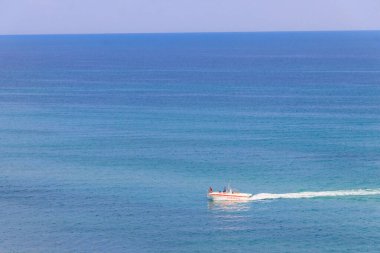 Lazurne, Ukrayna - 18 Temmuz 2020: Lazurne, Ukrayna 'da Karadeniz' de sürat teknesi