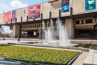 Kharkov, Ukrayna - 5 Nisan 2021: Ukrayna 'nın Kharkov kentinde ulusal opera ve bale tiyatrosu binası