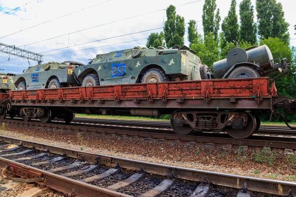 Treno Merci Che Trasporta Veicoli Militari Vagoni Piatti Ferroviari — Foto Stock