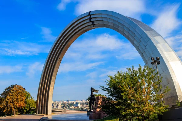 Arco Amistad Los Pueblos Kiev Ucrania — Foto de Stock