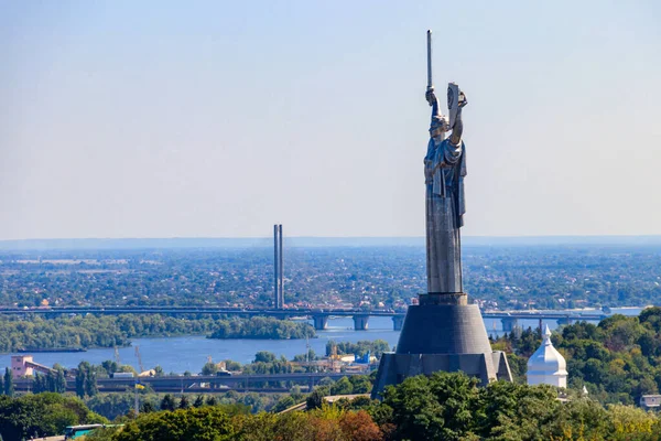 Uitzicht Motherland Monument Rivier Dnjepr Kiev Oekraïne Stadsgezicht Van Kiev — Stockfoto
