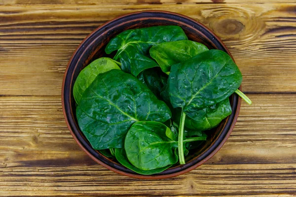 Fresh Green Spinach Leaves Bowl Wooden Table Top View — Stock Photo, Image