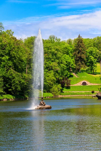 Vista Lago Con Fuente Serpiente Parque Sofiyivka Uman Ucrania — Foto de Stock