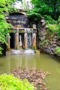 Uman, Ukrayna 'daki Sofiyivka parkında Venüs de' Medici heykeliyle Thetis mağarası
