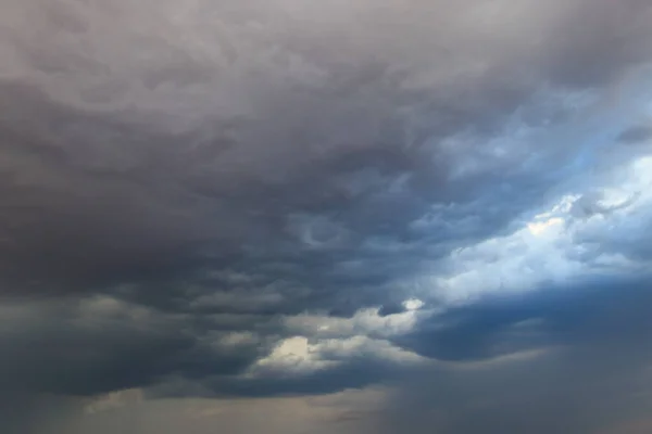 Duistere Storm Wolken Lucht Voor Onweer Regen Dramatische Lucht Achtergrond — Stockfoto