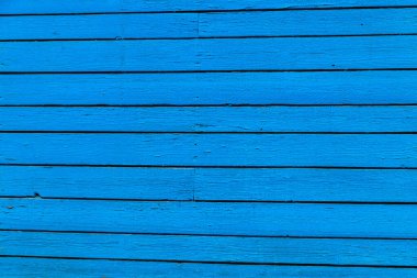 Eski ahşap desenli, eski mavi boyalı.