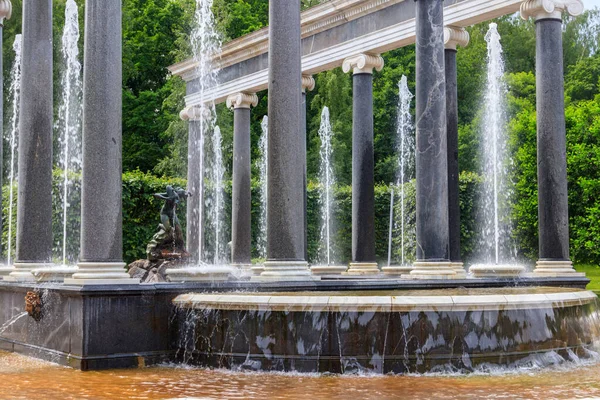 Fontaine Cascade Lion Dans Parc Inférieur Peterhof Saint Pétersbourg Russie — Photo