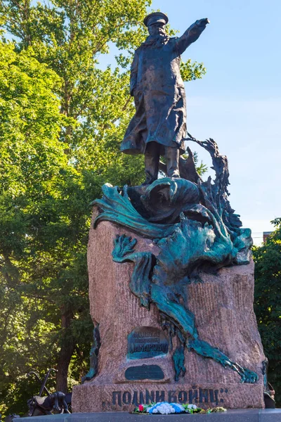 Памятник Адмиралу Макарову Кронштадте — стоковое фото