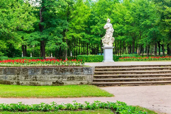 러시아 파블롭스크 공원에서 있었던 우의적 — 스톡 사진
