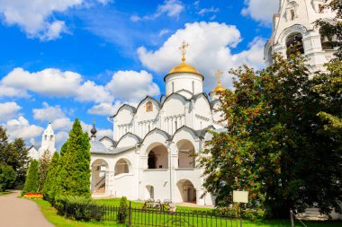 Rusya, Suzdal 'daki şefaat katedrali (Pokrovsky) manastırı. Rusya 'nın altın yüzüğü
