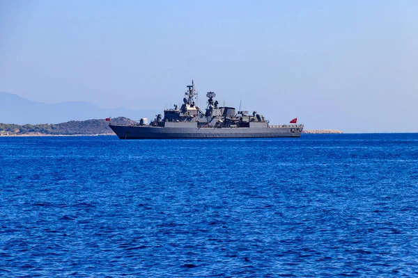地中海を航行するトルコ海軍の軍艦 トルコの国境の保護 — ストック写真