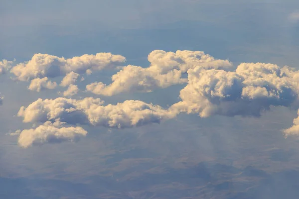 Lindas Nuvens Brancas Céu Azul Vista Avião — Fotografia de Stock