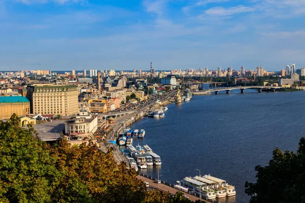 Dinyeper nehri ve Kiev şehir manzarası, Ukrayna