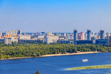Ukrayna, Kiev 'deki Dinyeper Nehri' nin sol yakasının görüntüsü