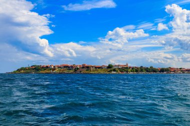Bulgaristan 'ın eski Nessebar kenti ve Karadeniz manzarası. Deniz manzarası