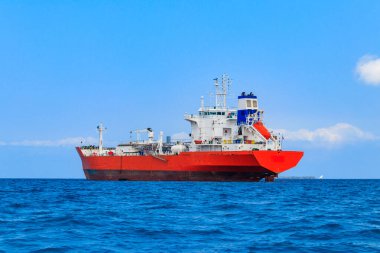 Tanzanya 'nın Zanzibar yakınlarındaki Hint Okyanusu' nda yelken açan büyük sanayi gemisi.