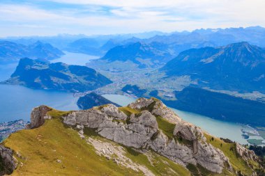 İsviçre 'deki Pilatus Dağı' ndan Lucerne Gölü 'nün güzel panoramik manzarası.