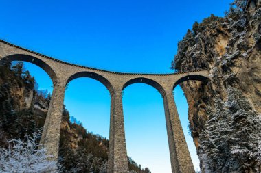 Landwasser Viaduct, Rhaetian demiryolu, Graubunden, kışın İsviçre