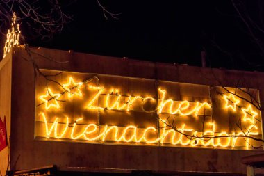 İsviçre, Zürih 'teki Noel Pazarı hoş geldin tabelası. Almanca 