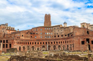 Trajan 'ın Pazarı (Mercati di Traiano) İtalya' nın başkenti Roma 'da büyük bir harabe kompleksi.