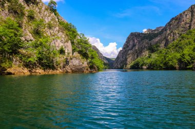 Makedonya 'nın kuzeyindeki Üsküp yakınlarındaki Matka kanyonu manzarası