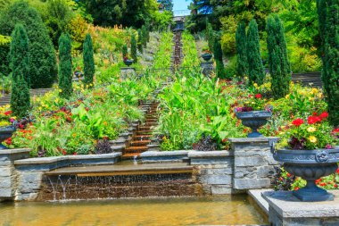 Almanya, Constance Gölü 'ndeki Mainau adasındaki İtalyan çiçek suyu merdivenleri.