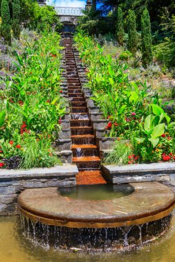 Almanya, Constance Gölü 'ndeki Mainau adasındaki İtalyan çiçek suyu merdivenleri.