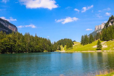 Appenzell yakınlarındaki Seealpsee Gölü Alpstein dağ sırası, Ebenalp, İsviçre