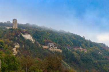 Lyadovsky kayalık manastırı, Ukrayna 'nın Vinnytsya bölgesinde Lyadova köyü yakınlarında, Dinyester nehrinin üzerinde 90 metre yüksekliğindeki kayalık bir terasta bulunan bir erkek manastırıdır.