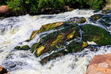 Kryvyi Rih, Ukrayna 'daki Inhulet nehrinde akıntılar