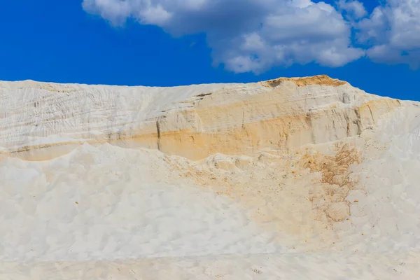 Beyaz kum tepelerinin manzarası